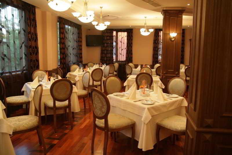Hotel Club Central Chisarja Restaurang bild