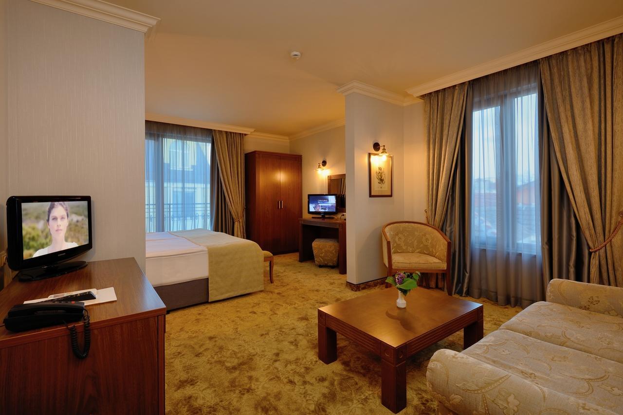 Hotel Club Central Chisarja Exteriör bild